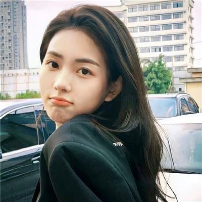 就这样，我们把金鱼放入了泳池