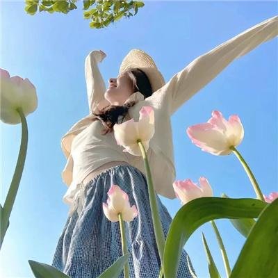 饥荒全村吃草根，我带全家顿顿肉